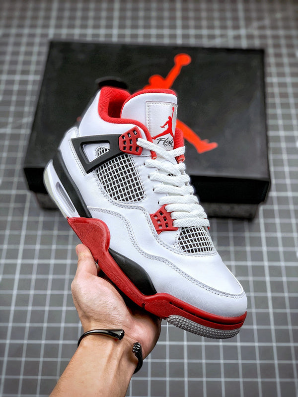 AIR JORDAN 4