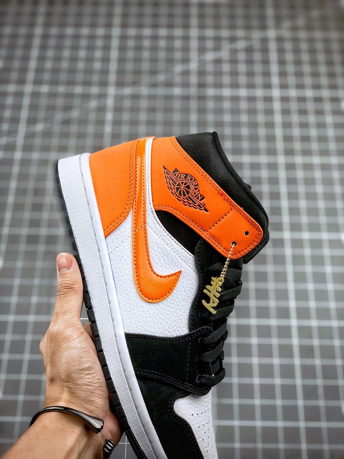 AIR JORDAN 1 MID