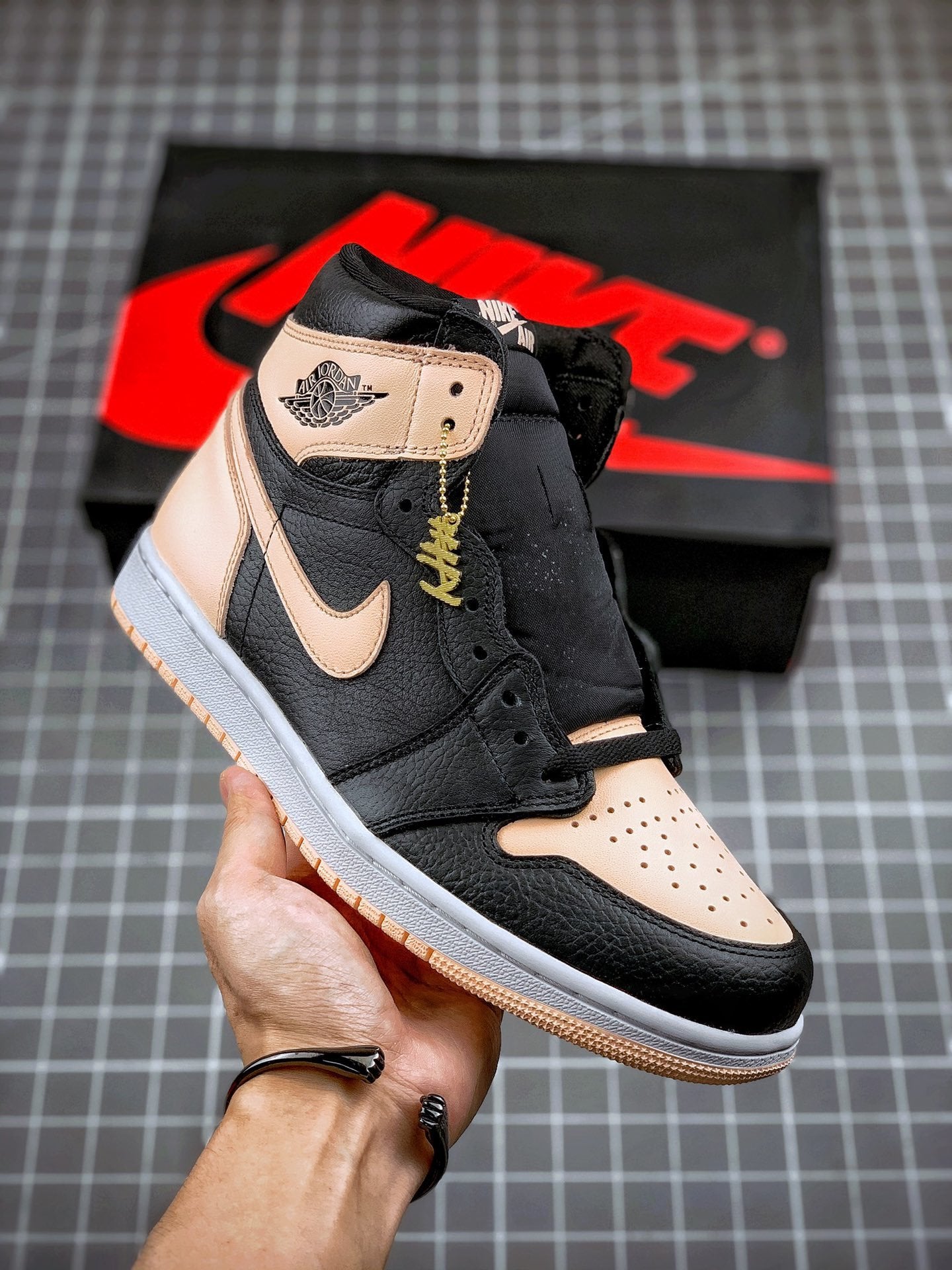 AIR JORDAN 1 HIGH