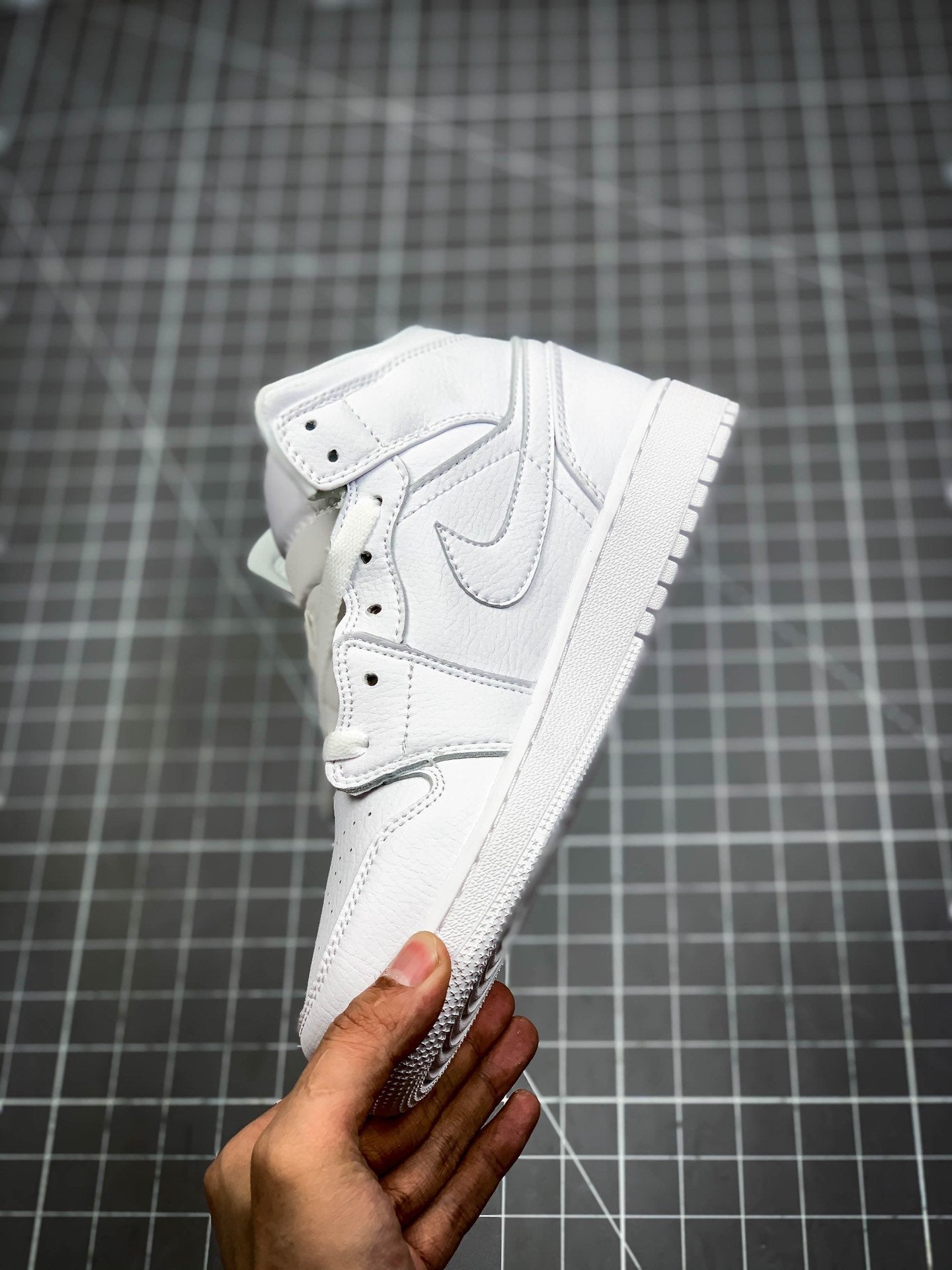 AIR JORDAN 1 MID