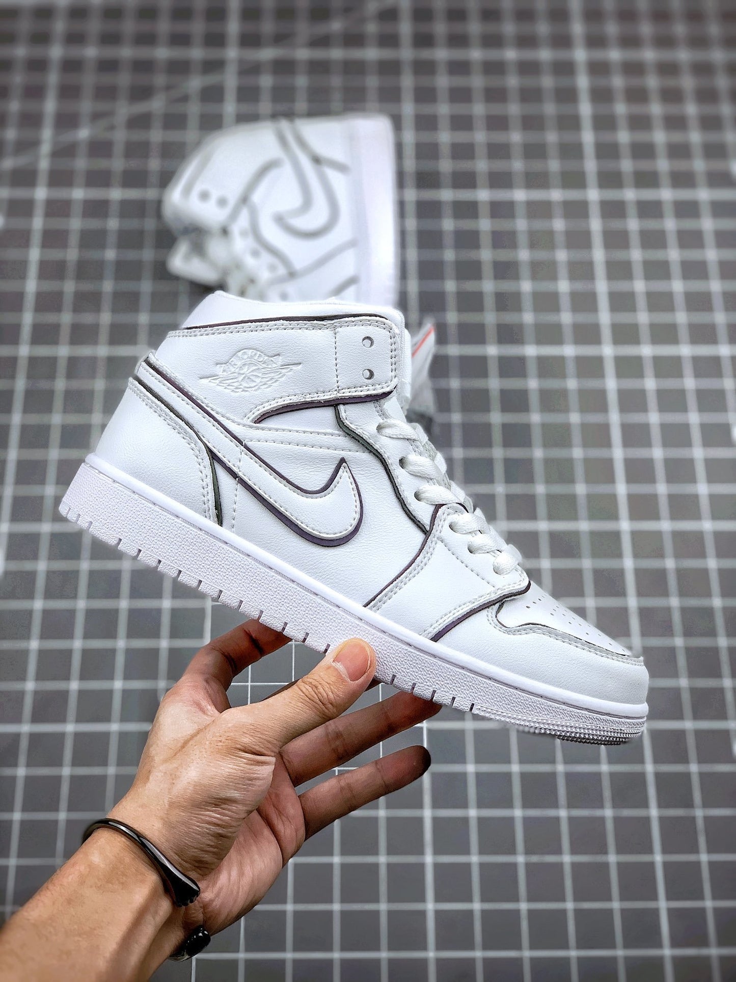 AIR JORDAN 1 MID