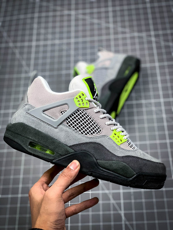 AIR JORDAN 4